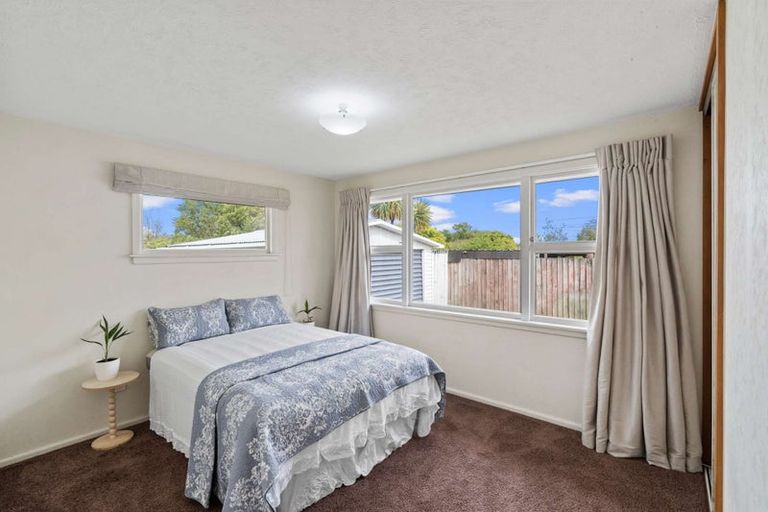 Photo of property in 39 Lake Terrace Road, Burwood, Christchurch, 8061