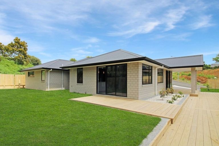 Photo of property in 2 Frederick Place, Whalers Gate, New Plymouth, 4310