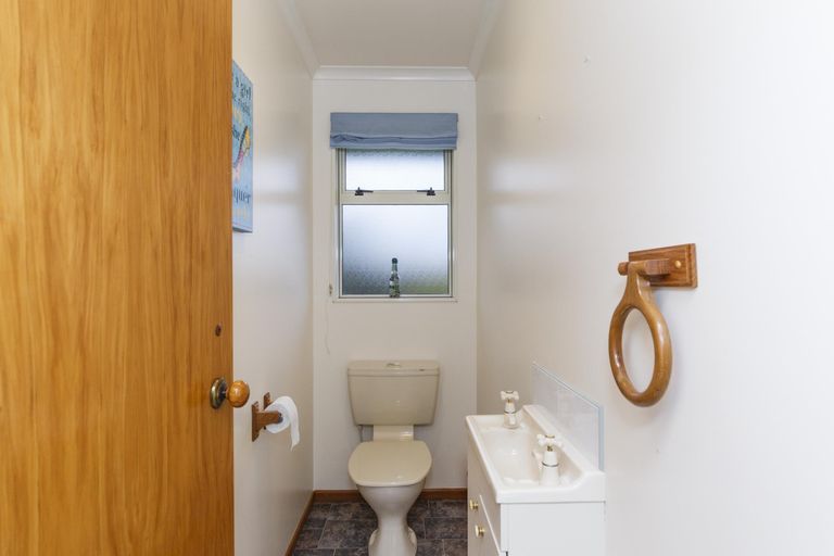 Photo of property in 27 Greenwood Place, Fitzherbert, Palmerston North, 4410