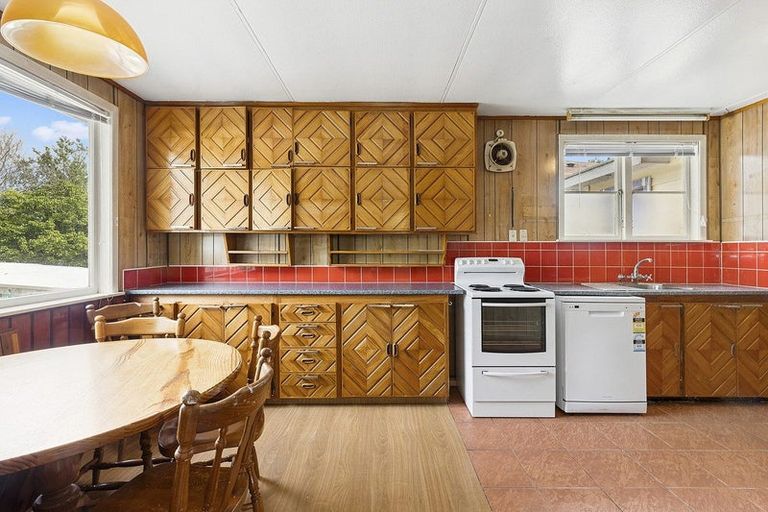 Photo of property in 124 Sievers Grove, Cannons Creek, Porirua, 5024