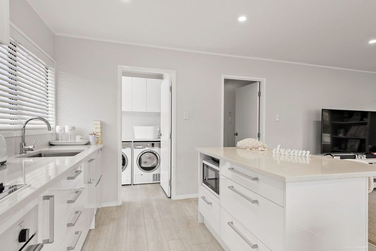 Photo of property in 7 Redlands Grove, Swanson, Auckland, 0612