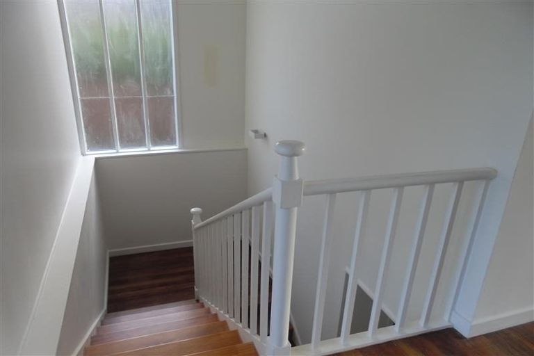 Photo of property in 17a Bournemouth Terrace, Murrays Bay, Auckland, 0630