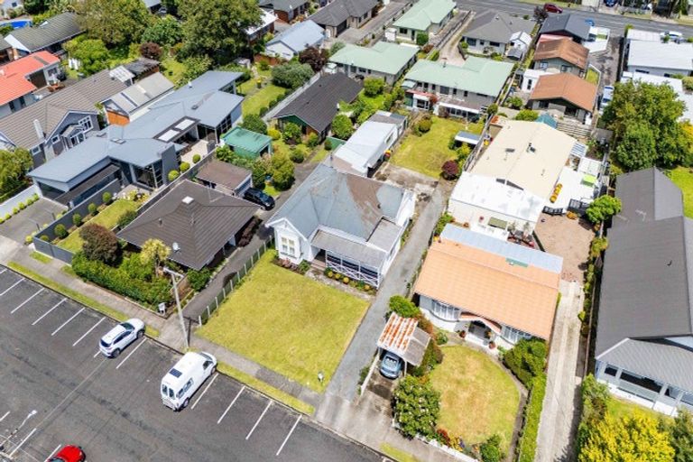 Photo of property in 10 Norman Street, Lower Vogeltown, New Plymouth, 4310