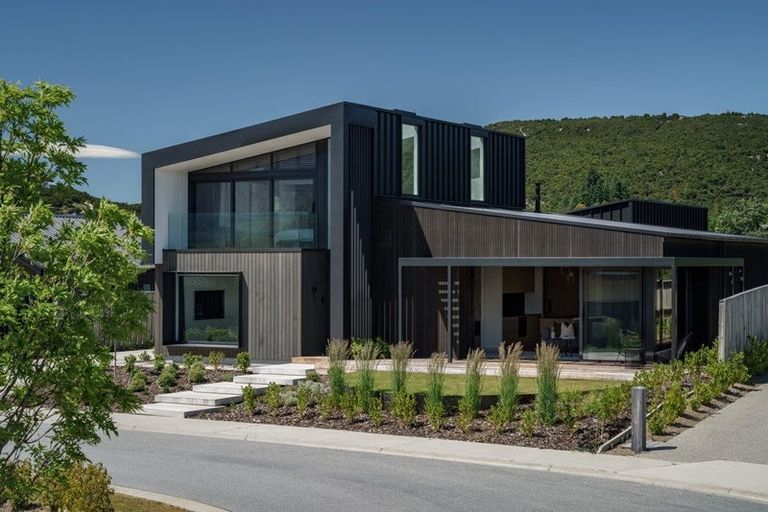 Photo of property in 16 Robrosa Street, Wanaka, 9305