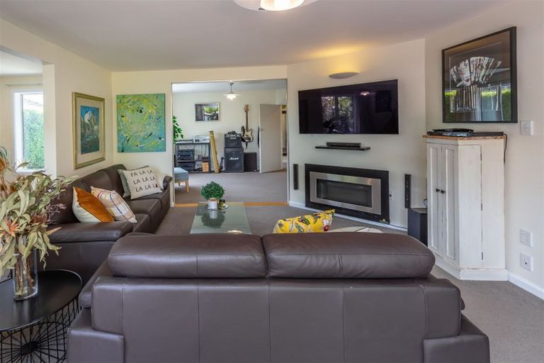 Photo of property in 11 Walnut Avenue, Strowan, Christchurch, 8052