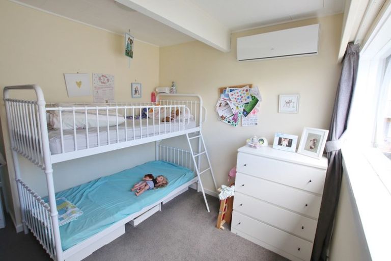 Photo of property in 94 Exmouth Road, Northcote, Auckland, 0627