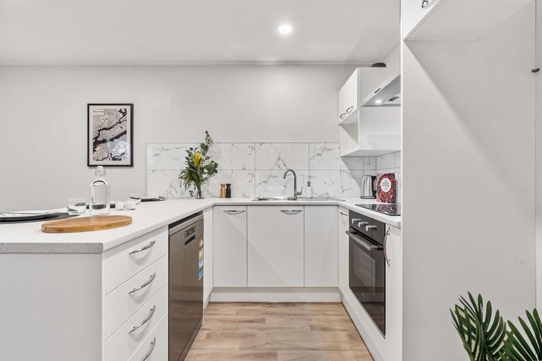 Photo of property in 2/31 Bowater Place, Manurewa, Auckland, 2102