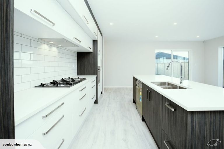 Photo of property in 52 Schoolside Road, Kumeu, 0810