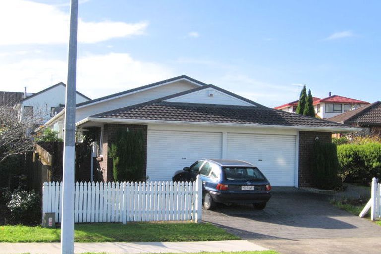 Photo of property in 56 Channing Crescent, Botany Downs, Auckland, 2010
