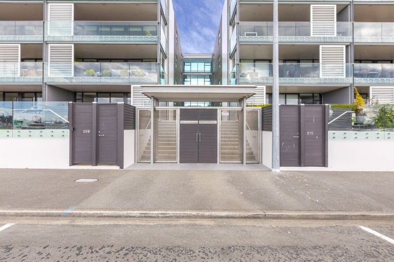 Photo of property in The Terraces, 3/9 Humber Street, Pandora, Napier, 4110