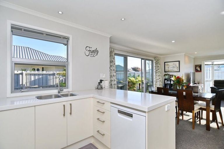 Photo of property in 1/28 Kirsten Place, Parklands, Christchurch, 8083