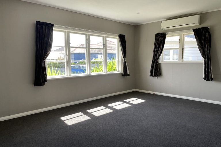 Photo of property in 43 Millar Street, Terrace End, Palmerston North, 4410