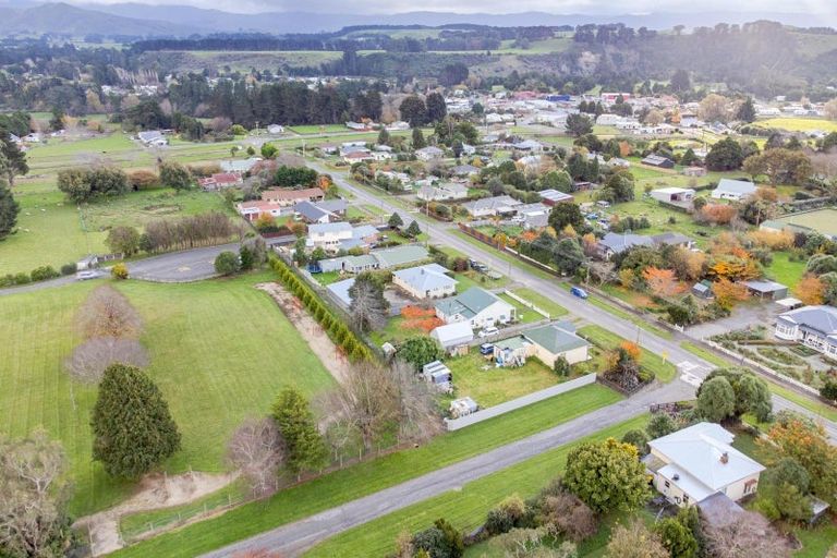 Photo of property in 16 Alfredton Road, Eketahuna, 4900