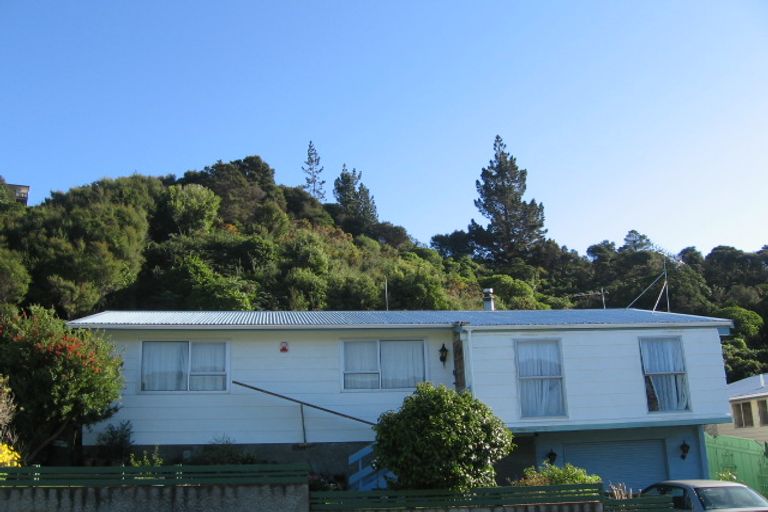 Photo of property in 22 Tiroiti Grove, Stokes Valley, Lower Hutt, 5019