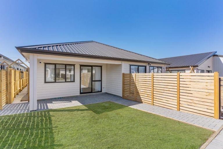 Photo of property in 15a Tributary Parade, Karaka, Papakura, 2113