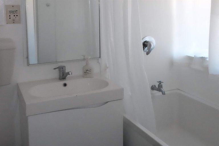 Photo of property in Melksham Towers, 901/131 Brougham Street, Mount Victoria, Wellington, 6011