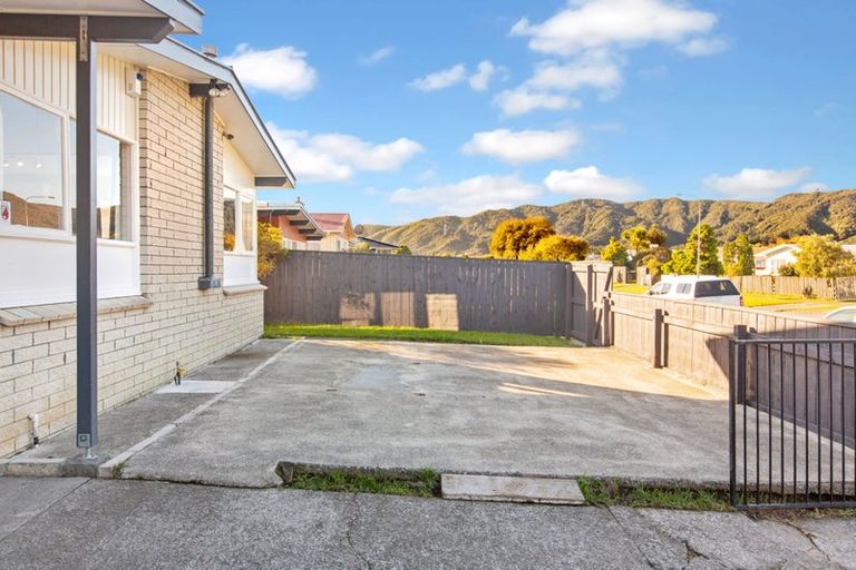 Photo of property in 253 Wellington Road, Wainuiomata, Lower Hutt, 5014