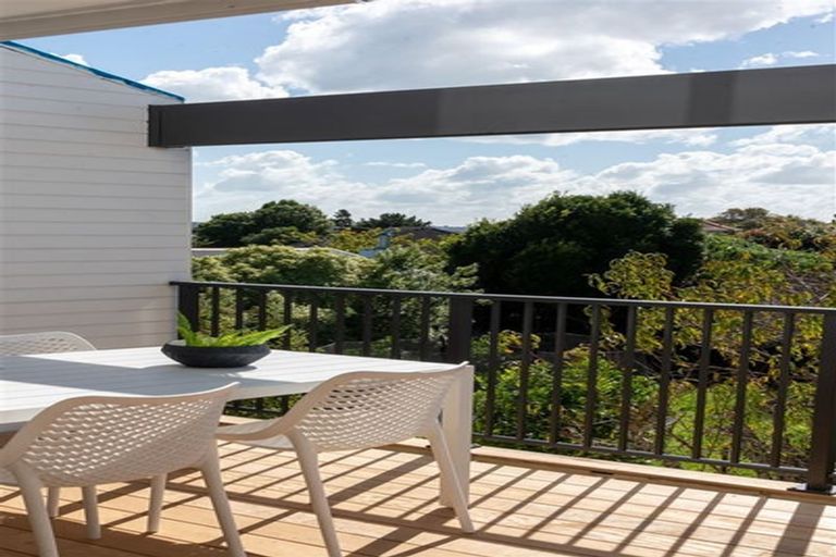 Photo of property in 2/11 Lewis Road, Pakuranga, Auckland, 2010