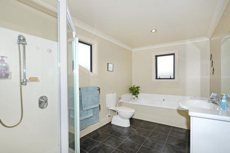 Photo of property in 15 Riverstone Drive, Riverstone Terraces, Upper Hutt, 5018