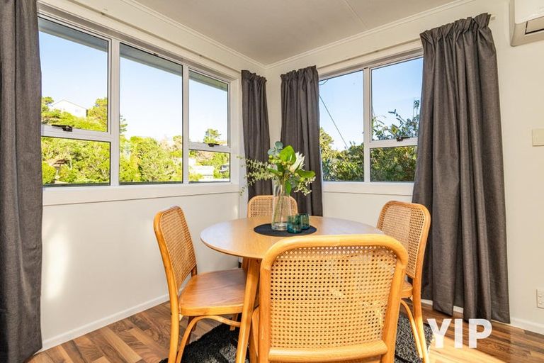 Photo of property in 9 Omega Street, Newlands, Wellington, 6037