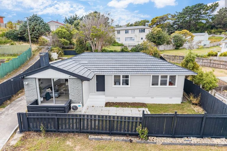 Photo of property in 40 Cornwall Crescent, Cannons Creek, Porirua, 5024