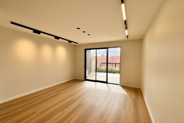 Photo of property in 29 Tieke Lane, Massey, Auckland, 0614