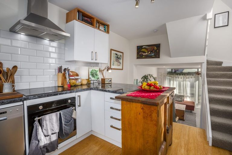 Photo of property in 2/168 Tinakori Road, Thorndon, Wellington, 6011