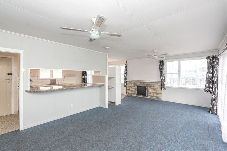 Photo of property in 10 Mosston Road, Castlecliff, Whanganui, 4501