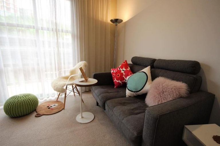 Photo of property in Atrium Towers, 1n/154 The Terrace, Wellington Central, Wellington, 6011