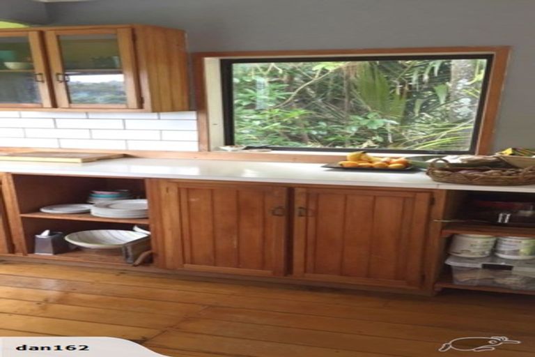 Photo of property in 21 Rauhuia Crescent, Parau, Auckland, 0604