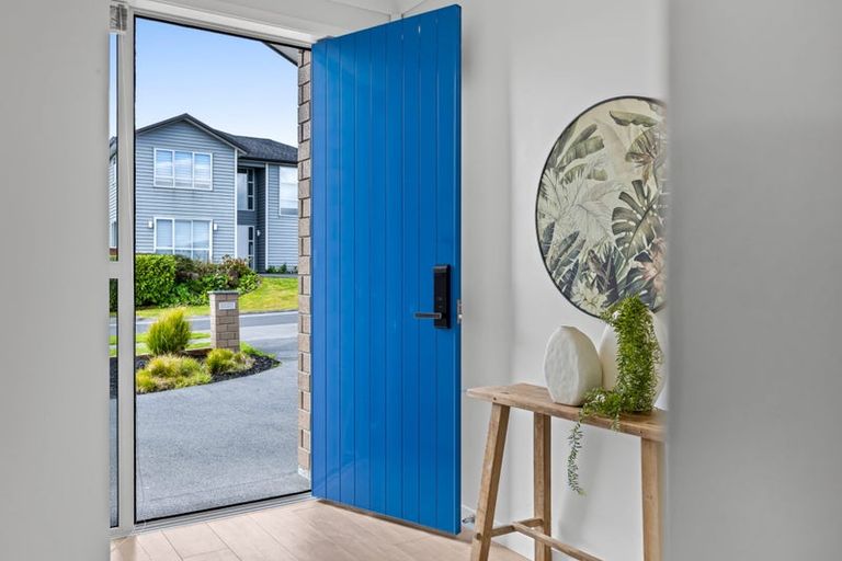 Photo of property in 11 Ian Gordon Lane, Orewa, 0931
