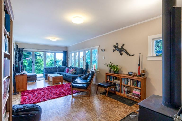 Photo of property in 8 Rimu Road, Oratia, Auckland, 0604