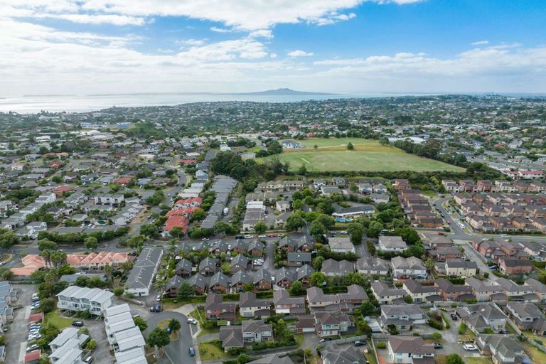 Photo of property in 8/37 Fields Parade, Oteha, Auckland, 0632