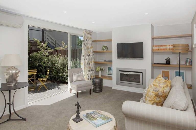 Photo of property in 2/10 Stoneyhurst Street, St Albans, Christchurch, 8014