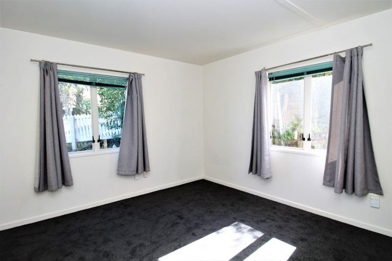 Photo of property in 80m Tirimoana Road, Te Atatu South, Auckland, 0602