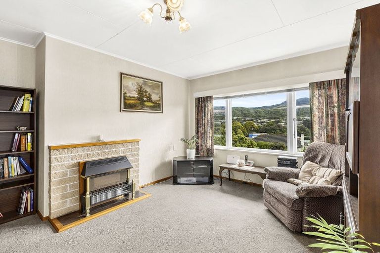 Photo of property in 57 Taylor Terrace, Tawa, Wellington, 5028