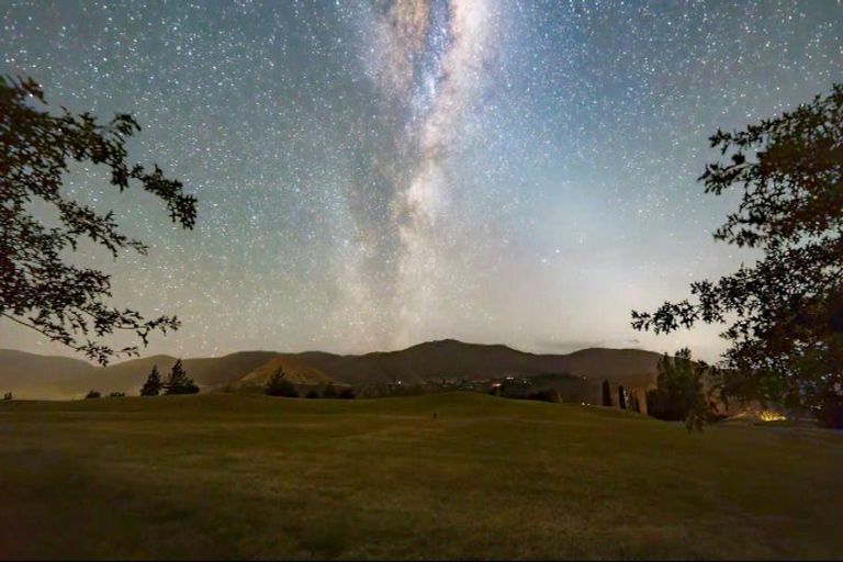 Photo of property in 2 Bloxham Lane, Lake Hayes, Queenstown, 9371