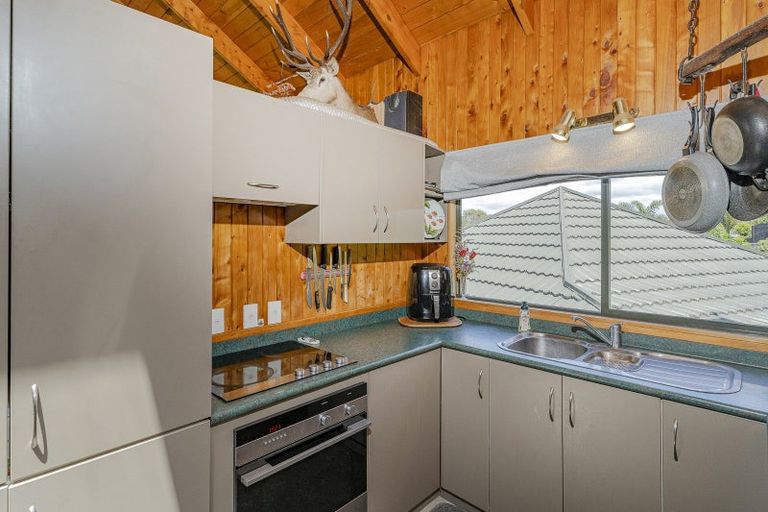 Photo of property in 2 Pohutukawa Grove, Whitianga, 3510