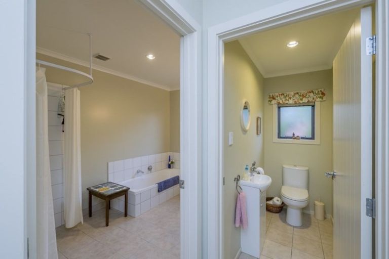 Photo of property in 20 Ludlam Way, Otaki, 5512