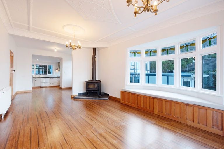 Photo of property in 141 Breaker Bay Road, Breaker Bay, Wellington, 6022