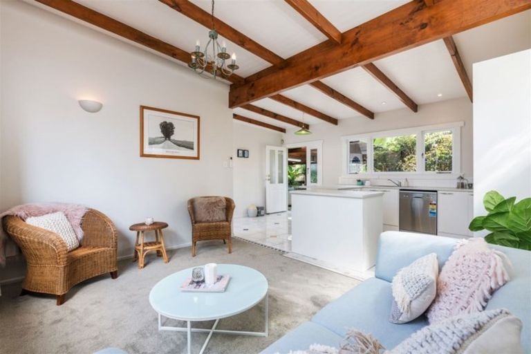 Photo of property in 166 Edmonton Road, Te Atatu South, Auckland, 0610