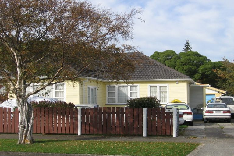 Photo of property in 32 Churton Crescent, Taita, Lower Hutt, 5011