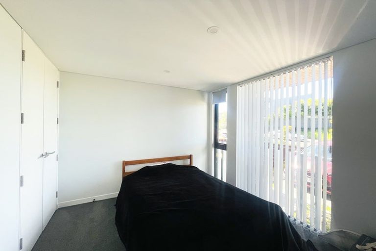 Photo of property in 17 Nugget Avenue, Hobsonville, Auckland, 0616