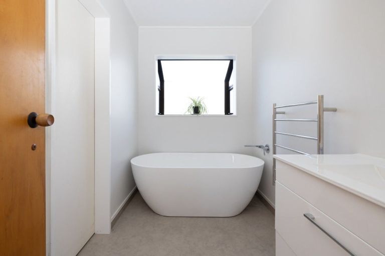 Photo of property in 8b Tukes Place, Greenmeadows, Napier, 4112