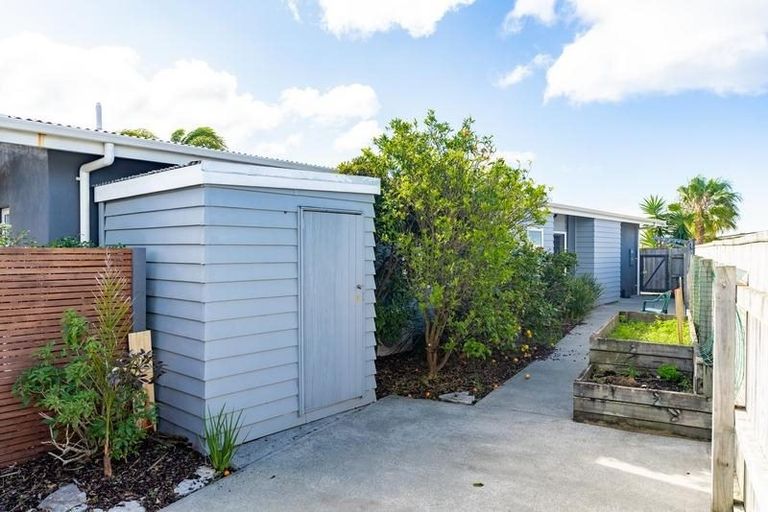 Photo of property in 4 O'farrell Drive, One Tree Point, 0118
