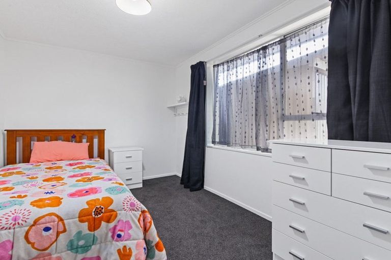 Photo of property in 2/11 Farnborough Street, Aranui, Christchurch, 8061
