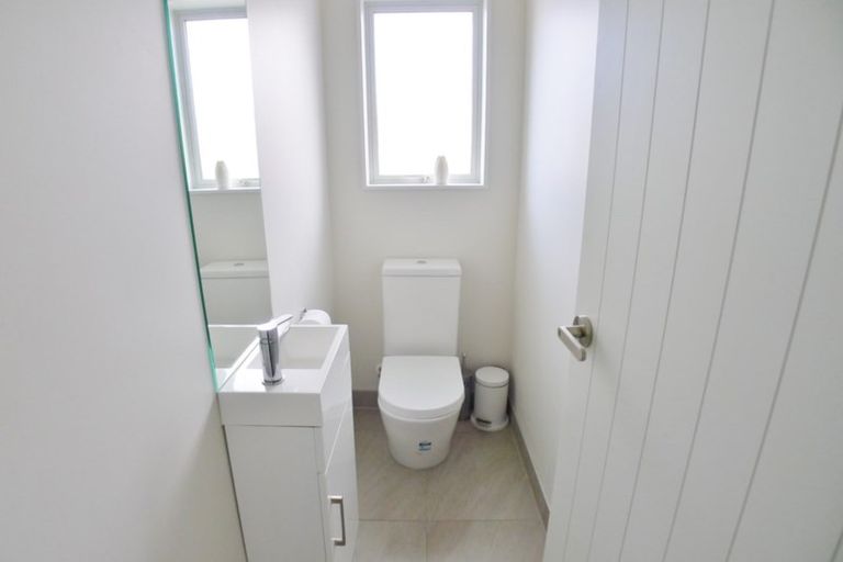 Photo of property in 4 Iwinuku Crescent, Wattle Downs, Auckland, 2103