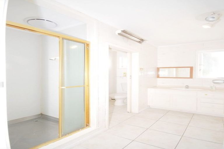 Photo of property in 14 Minaret Drive, Bucklands Beach, Auckland, 2014