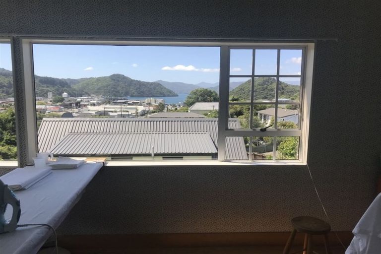 Photo of property in 118 Wellington Street, Picton, 7220