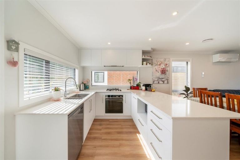 Photo of property in 5 Reid Lane, Wallaceville, Upper Hutt, 5018